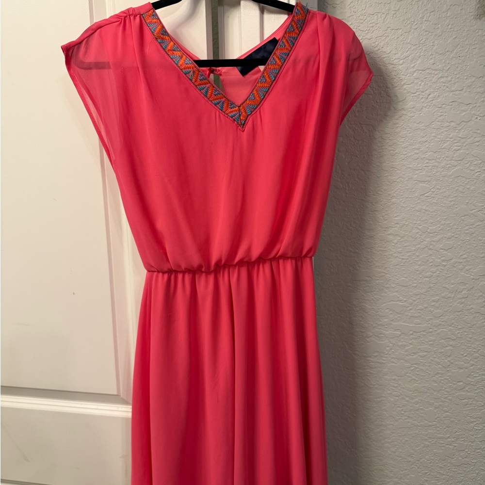 Elegant Pink Dress with Embroidered Neckline